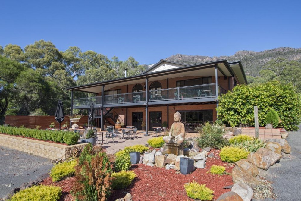 Bookings247 Country Plaza Halls Gap