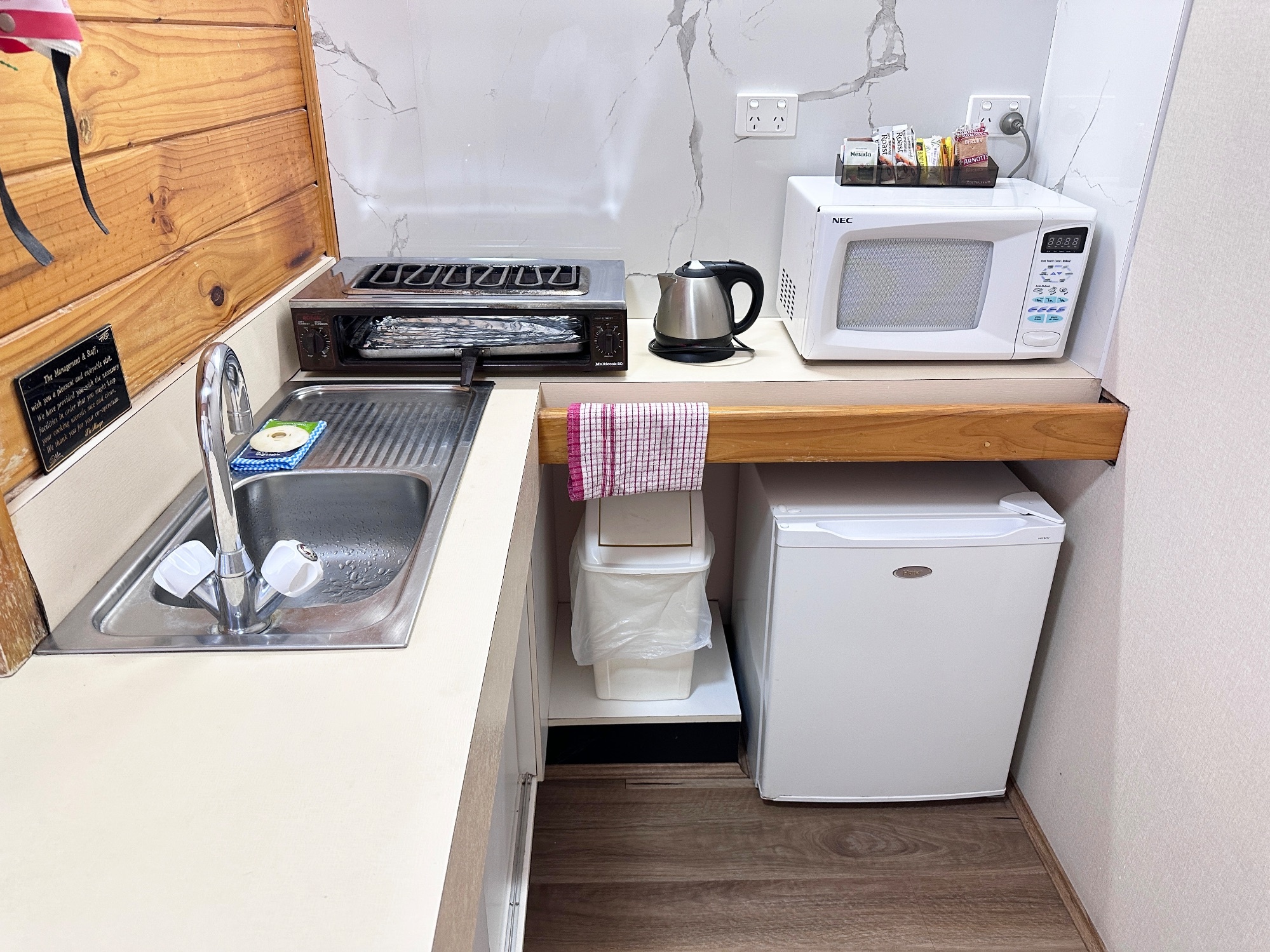 Deluxe Twin With Kitchenette