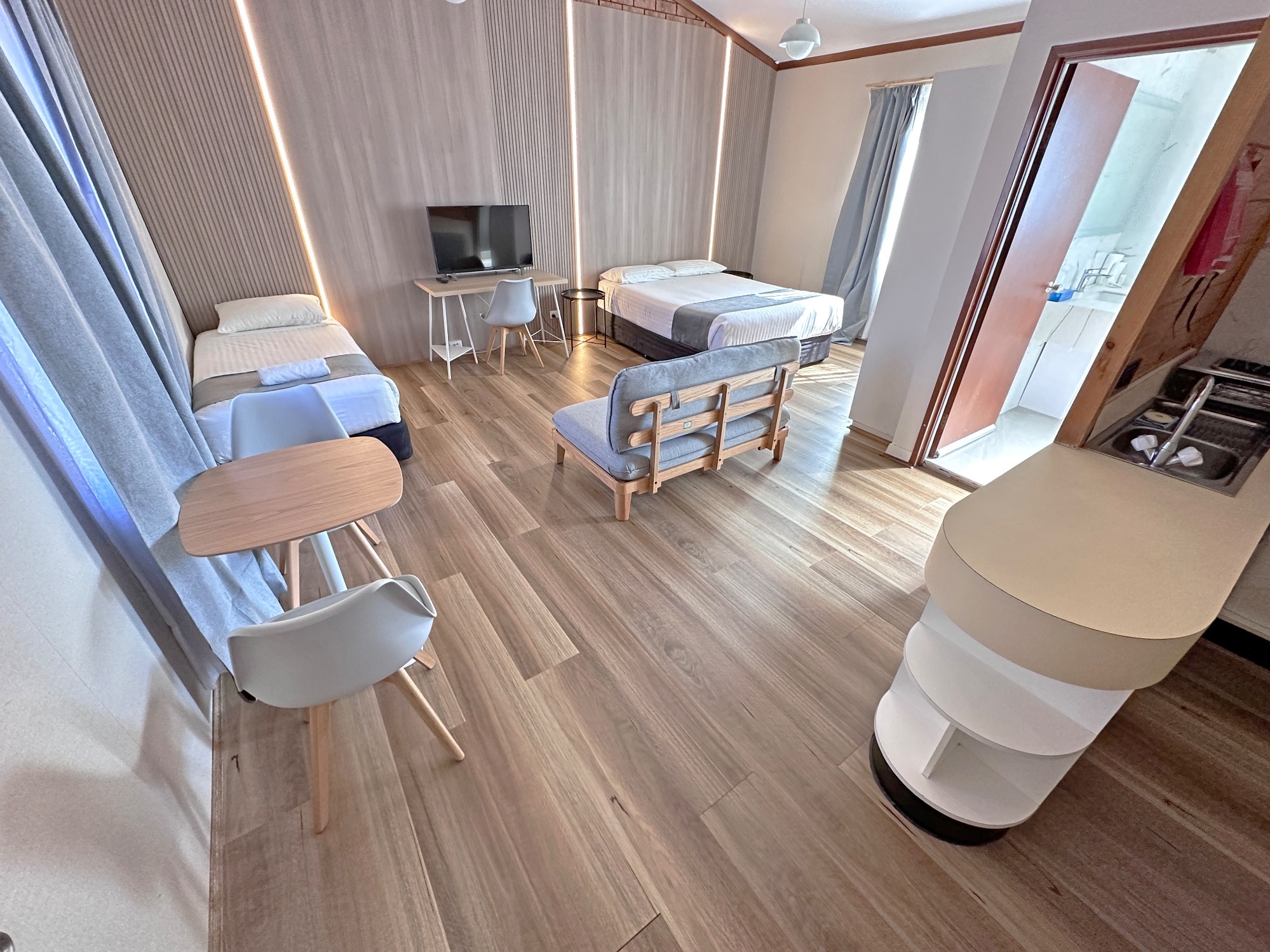 Deluxe Twin With Kitchenette