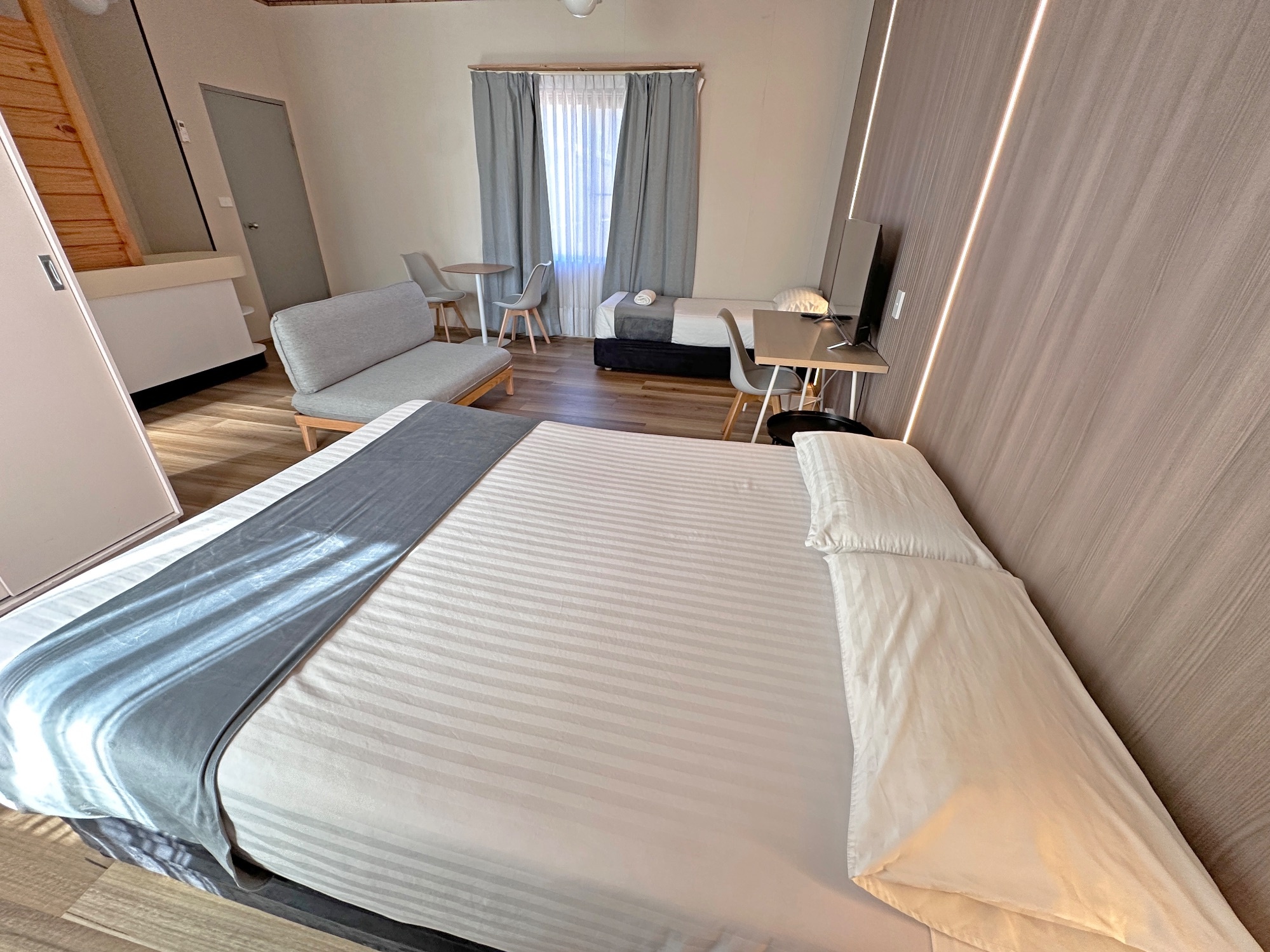 Deluxe Twin With Kitchenette