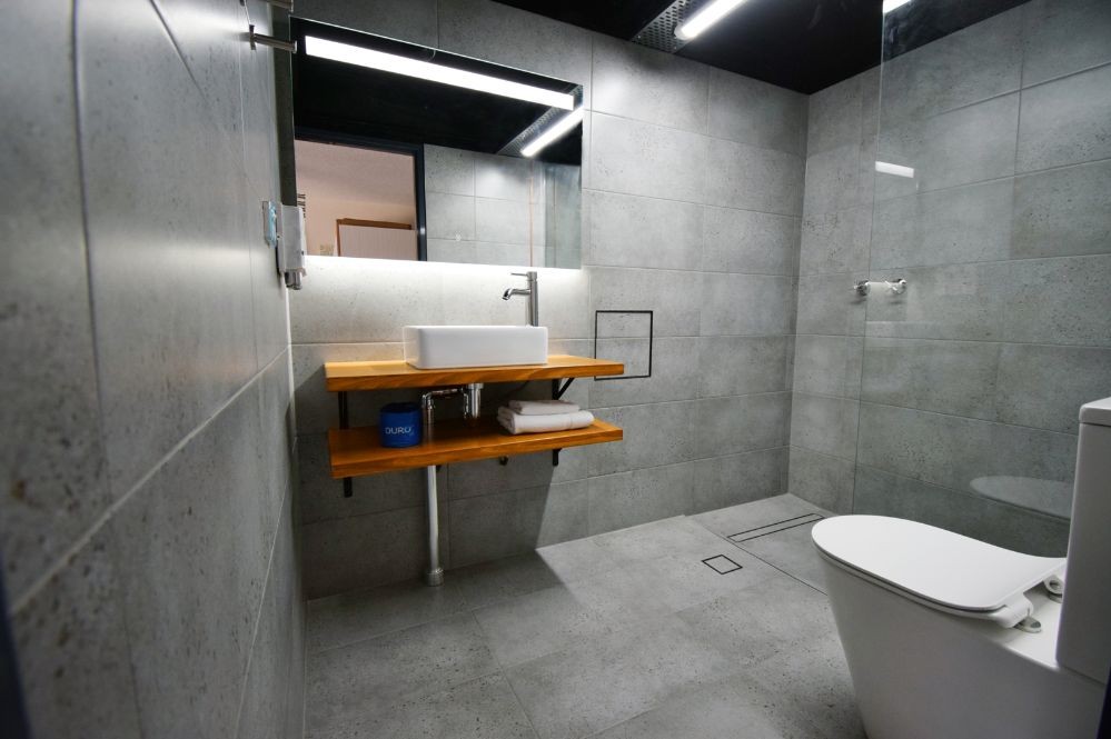 DELUXE Twin Room Downstairs