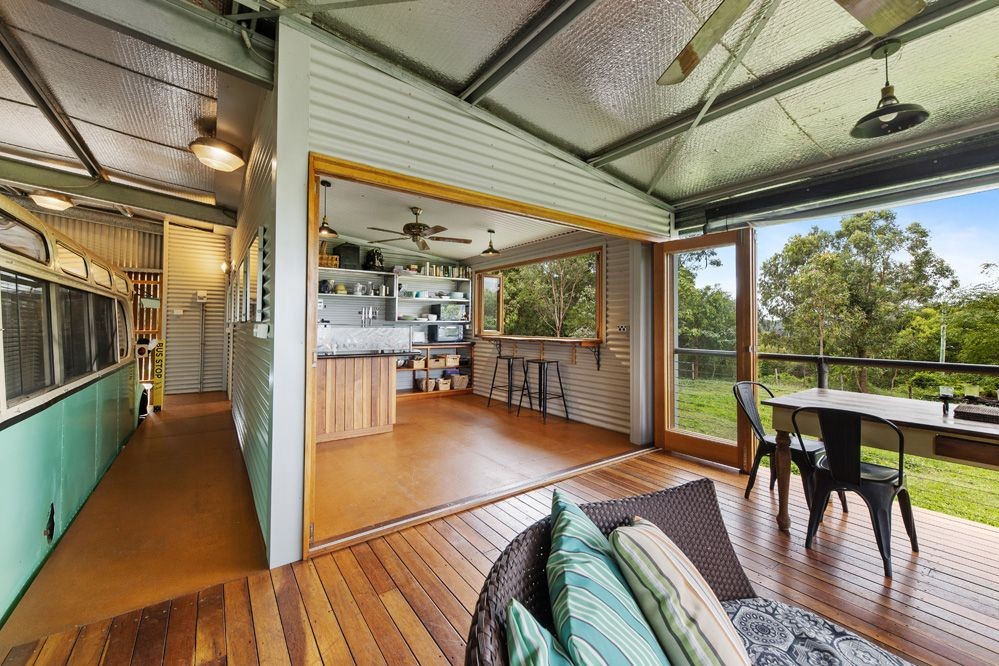 Rosecliffe Bus Stop- A Noosa Hinterland Farm Stay & Nature Retreat