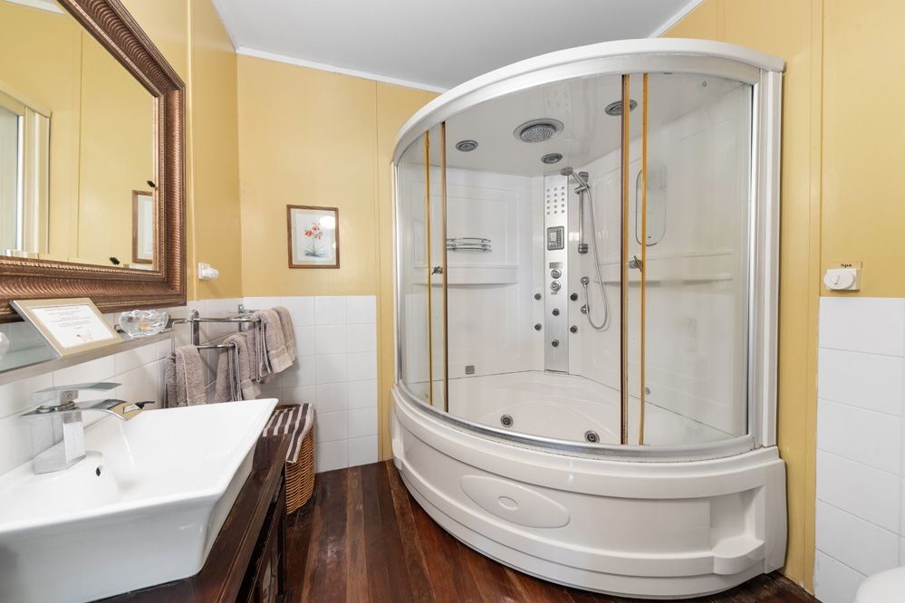 Rosecliffe Tree Tops - A Noosa Hinterland Farm Stay & Nature Retreat