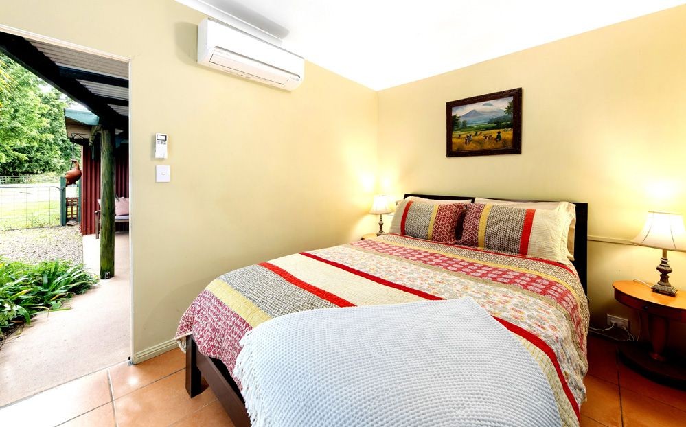 Rosecliffe Cottage - A Noosa Hinterland Farm Stay & Nature Retreat