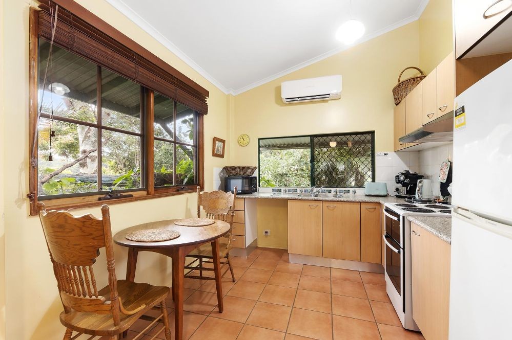Rosecliffe Cottage - A Noosa Hinterland Farm Stay & Nature Retreat