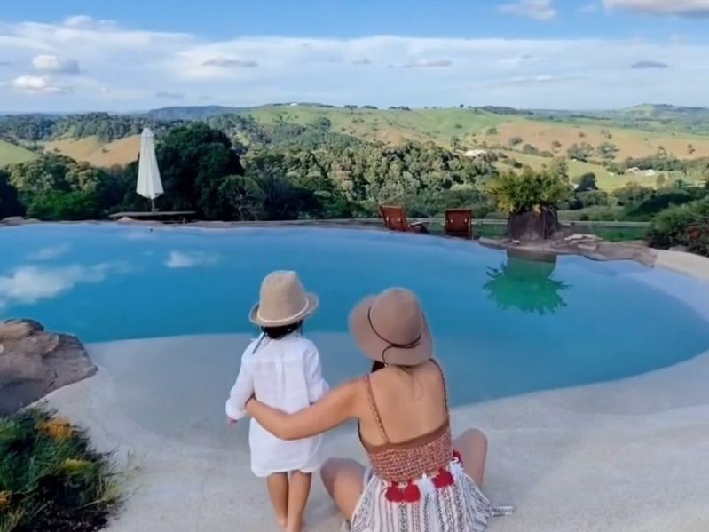 Rosecliffe Bus Stop- A Noosa Hinterland Farm Stay & Nature Retreat